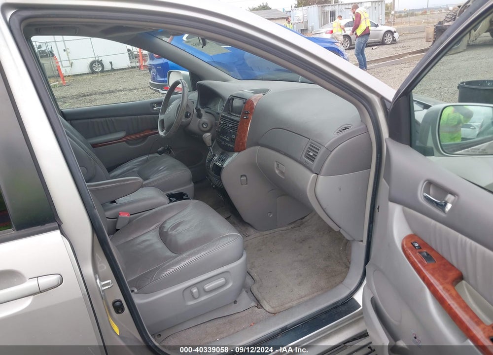 2005 TOYOTA SIENNA XLE VIN: 5TDZA22C25S374489