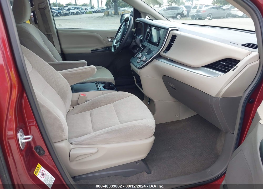 2017 TOYOTA SIENNA LE 8 PASSENGER VIN: 5TDKZ3DC4HS779349