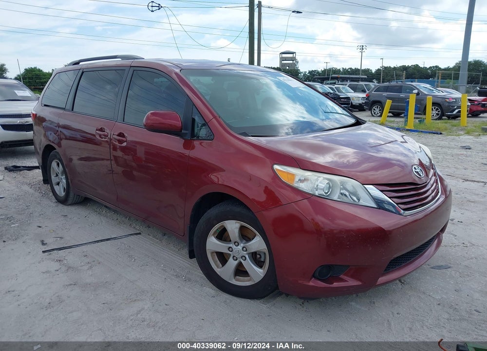 2017 TOYOTA SIENNA LE 8 PASSENGER VIN: 5TDKZ3DC4HS779349