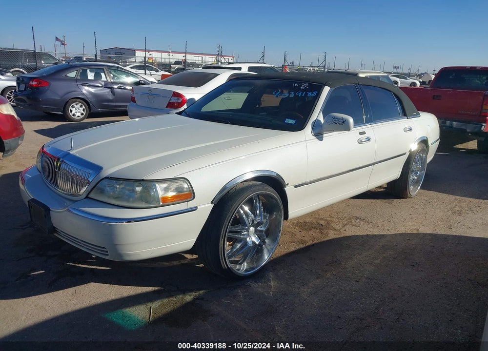 2003 LINCOLN TOWN CAR SIGNATURE VIN: 1LNHM82WX3Y674312