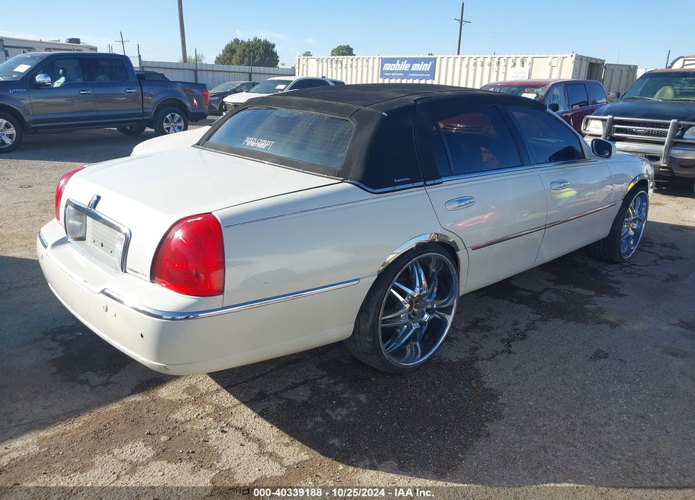 2003 LINCOLN TOWN CAR SIGNATURE VIN: 1LNHM82WX3Y674312