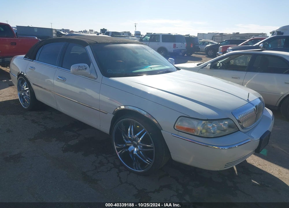2003 LINCOLN TOWN CAR SIGNATURE VIN: 1LNHM82WX3Y674312