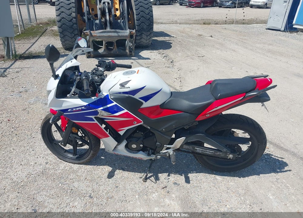 2015 HONDA CBR300 R VIN: MLHNC5107F5100467
