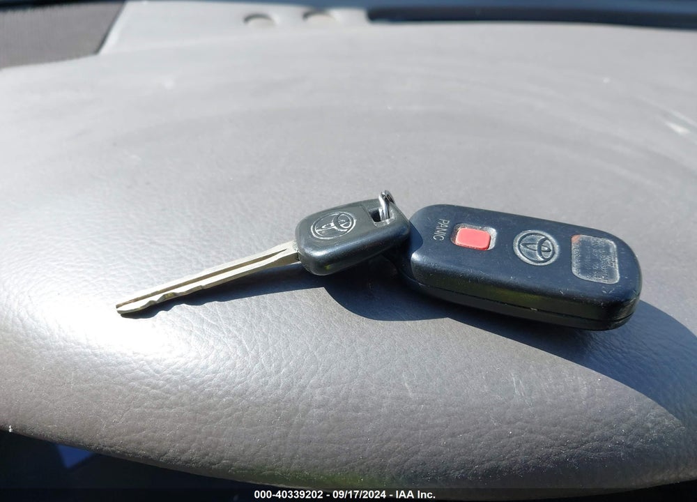 2004 TOYOTA CAMRY LE VIN: 4T1BE32K14U261125