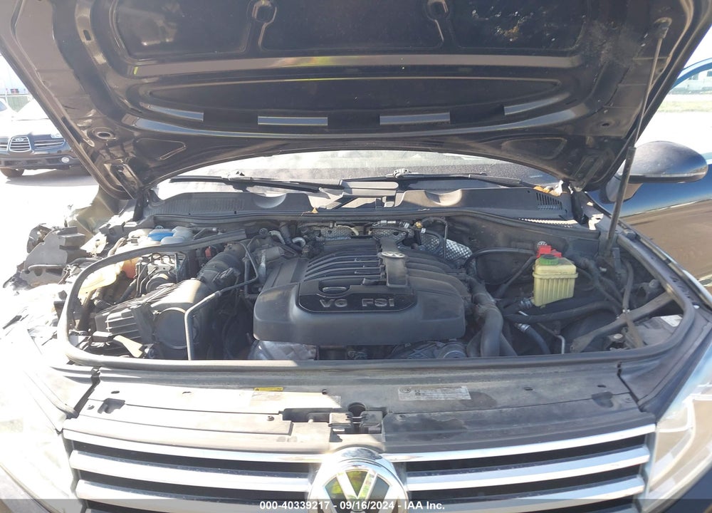 2015 VOLKSWAGEN TOUAREG VIN: WVGEF9BP6FD007745