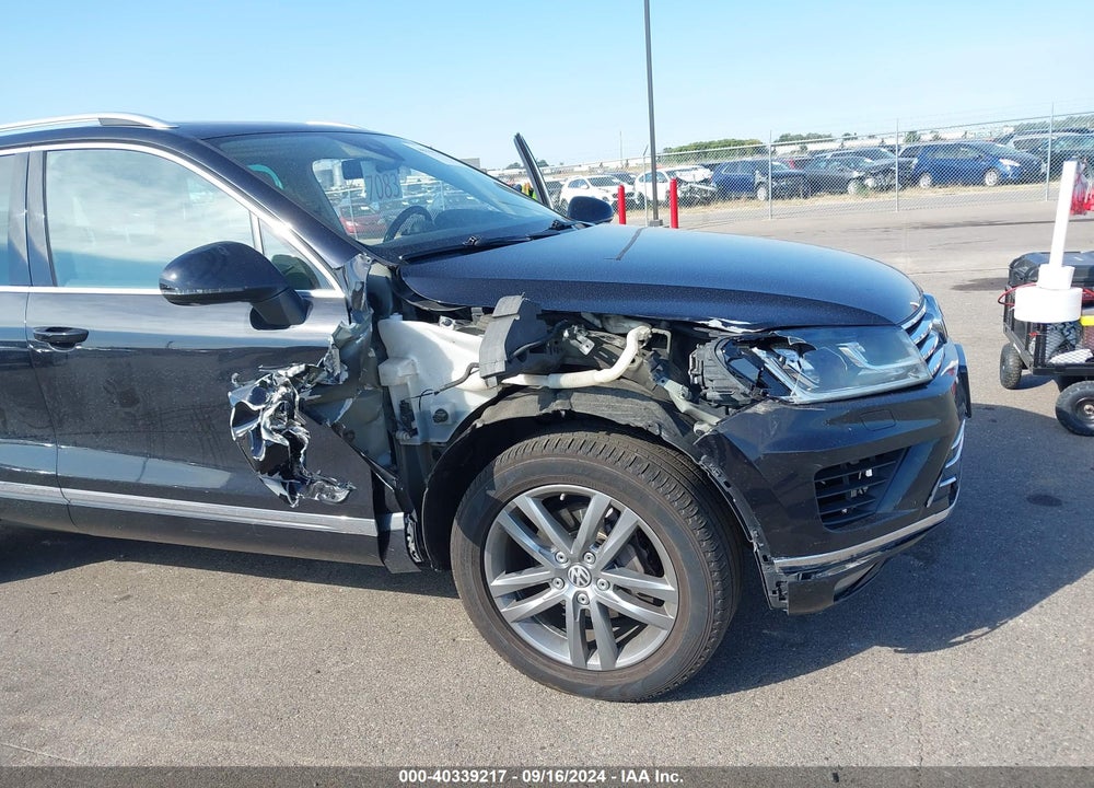 2015 VOLKSWAGEN TOUAREG VIN: WVGEF9BP6FD007745