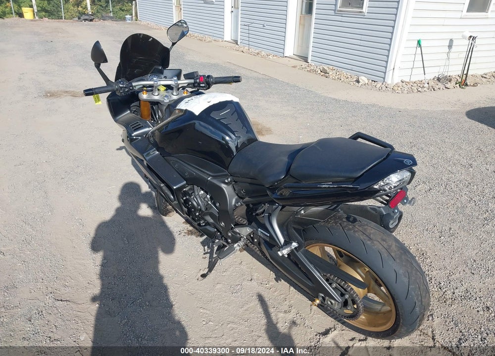 2010 YAMAHA FZ1 S VIN: JYARN17E4AA007850