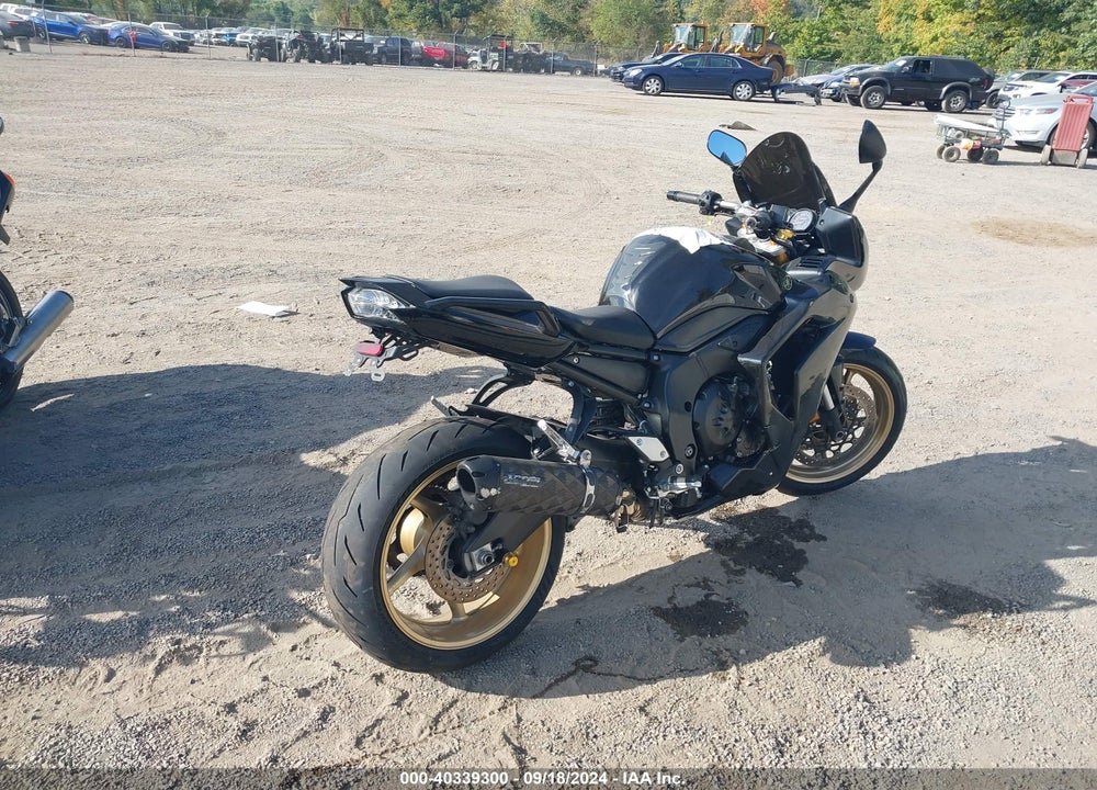 2010 YAMAHA FZ1 S VIN: JYARN17E4AA007850