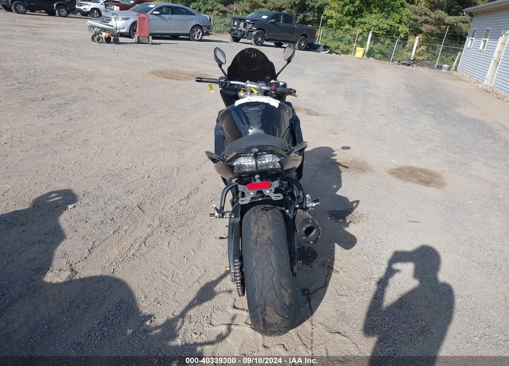 2010 YAMAHA FZ1 S VIN: JYARN17E4AA007850