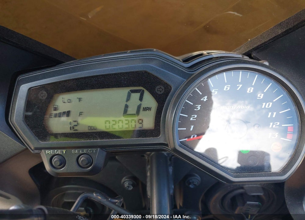 2010 YAMAHA FZ1 S VIN: JYARN17E4AA007850