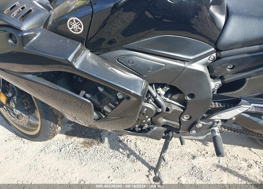 2010 YAMAHA FZ1 S VIN: JYARN17E4AA007850