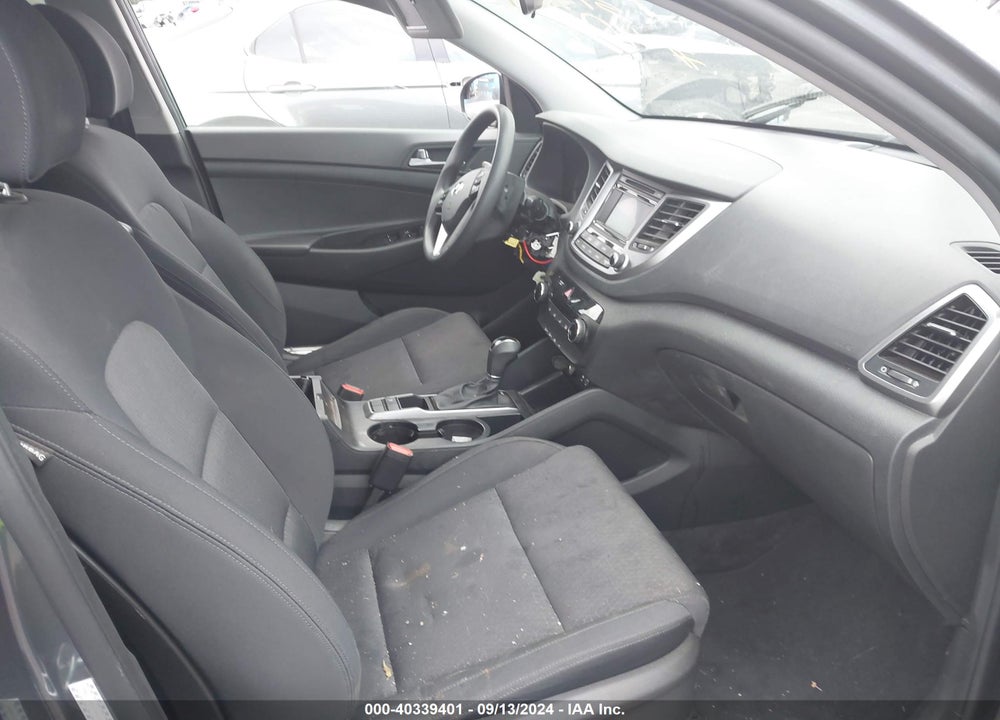 2017 HYUNDAI TUCSON SE VIN: KM8J23A45HU423108