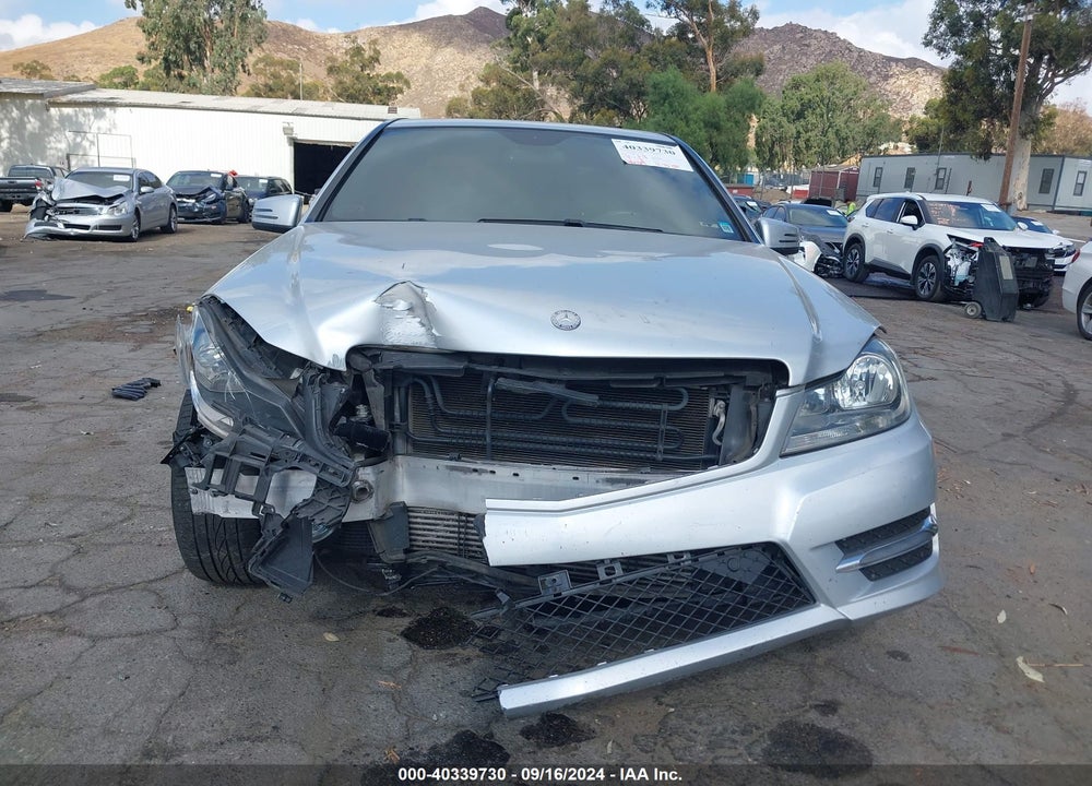 2014 MERCEDES-BENZ C 250 LUXURY/SPORT VIN: WDDGF4HB3ER305205