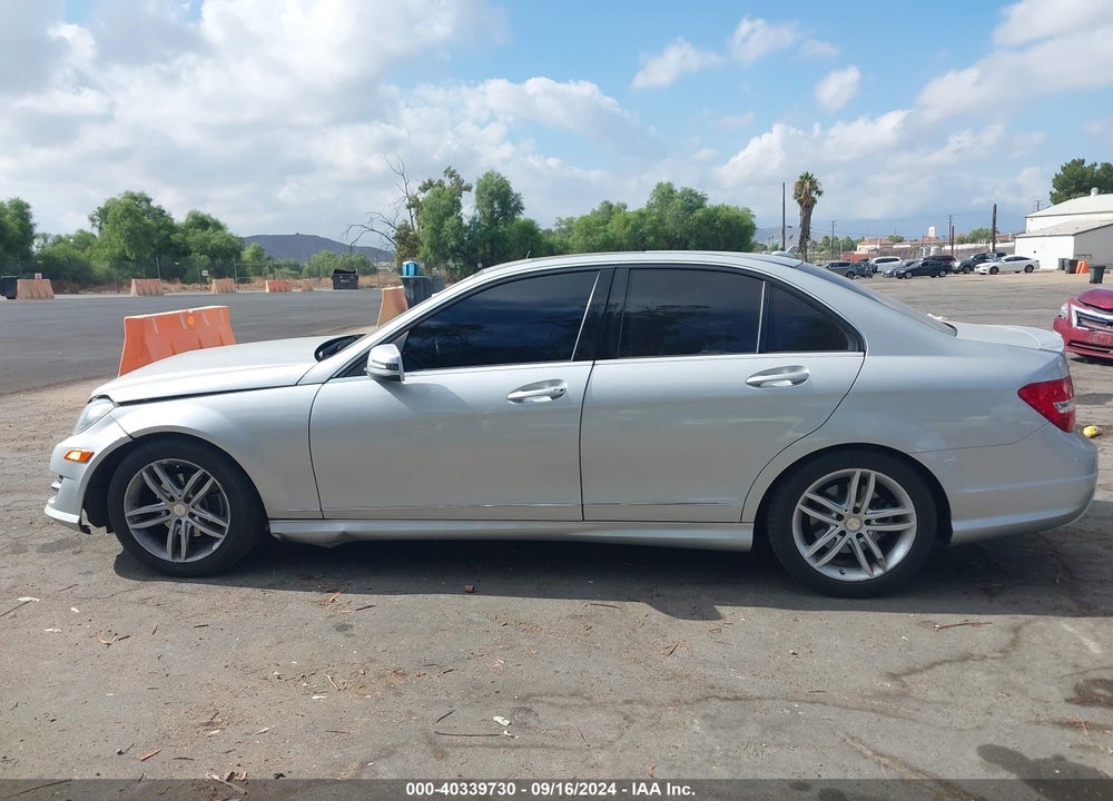 2014 MERCEDES-BENZ C 250 LUXURY/SPORT VIN: WDDGF4HB3ER305205