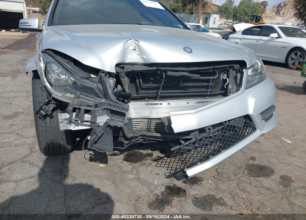 2014 MERCEDES-BENZ C 250 LUXURY/SPORT VIN: WDDGF4HB3ER305205