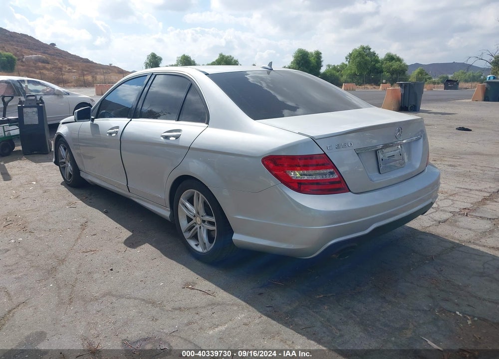 2014 MERCEDES-BENZ C 250 LUXURY/SPORT VIN: WDDGF4HB3ER305205