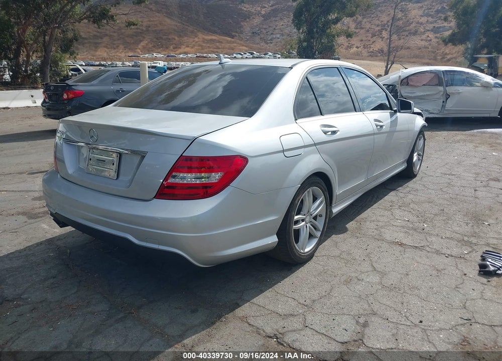 2014 MERCEDES-BENZ C 250 LUXURY/SPORT VIN: WDDGF4HB3ER305205