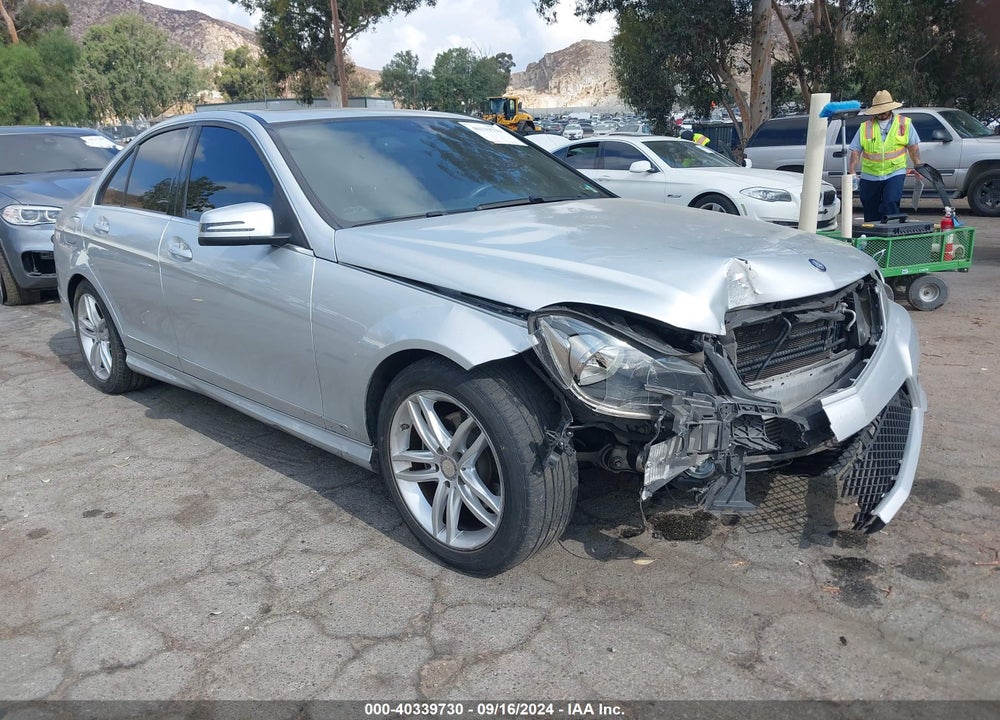 2014 MERCEDES-BENZ C 250 LUXURY/SPORT VIN: WDDGF4HB3ER305205