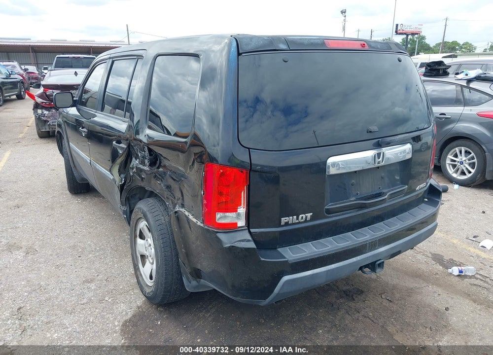 2011 HONDA PILOT LX VIN: 5FNYF4H20BB006562