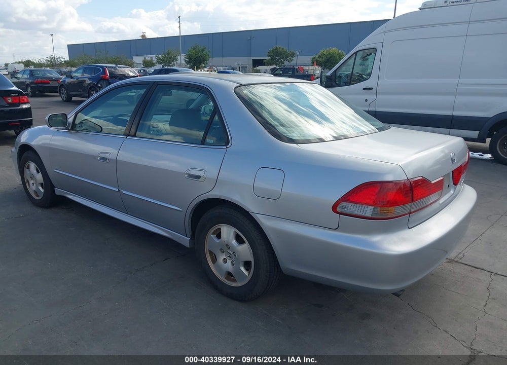 2001 HONDA ACCORD 3.0 EX VIN: 1HGCG16541A056568