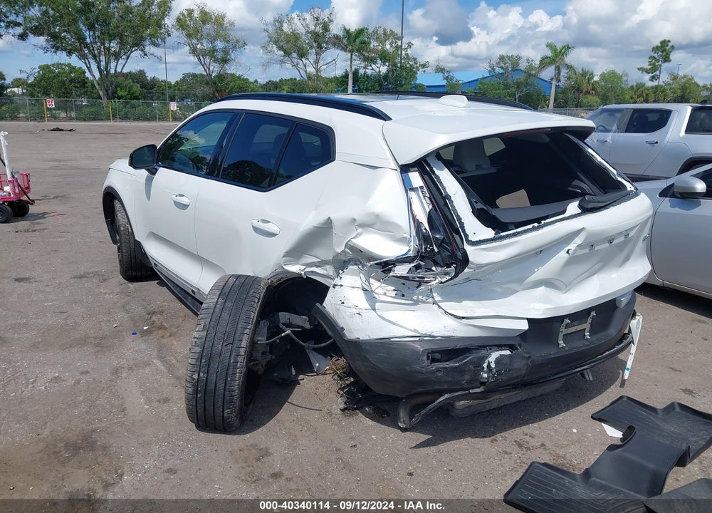 2023 VOLVO XC40 B5 PLUS DARK THEME VIN: YV4L12UL4P2985215