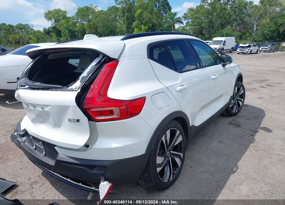 2023 VOLVO XC40 B5 PLUS DARK THEME VIN: YV4L12UL4P2985215
