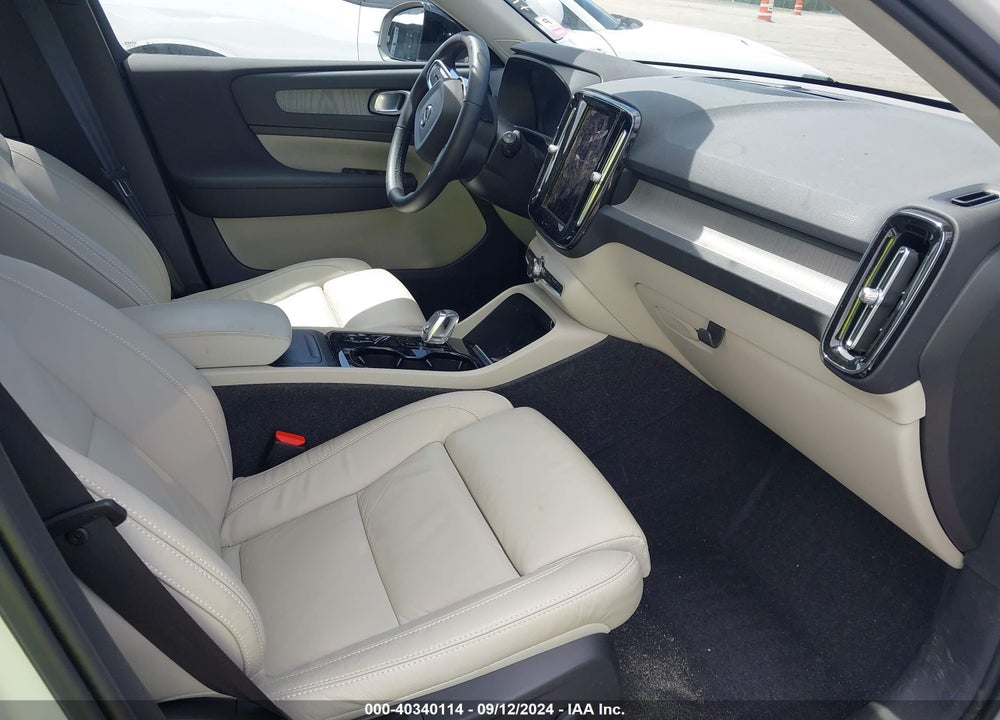 2023 VOLVO XC40 B5 PLUS DARK THEME VIN: YV4L12UL4P2985215