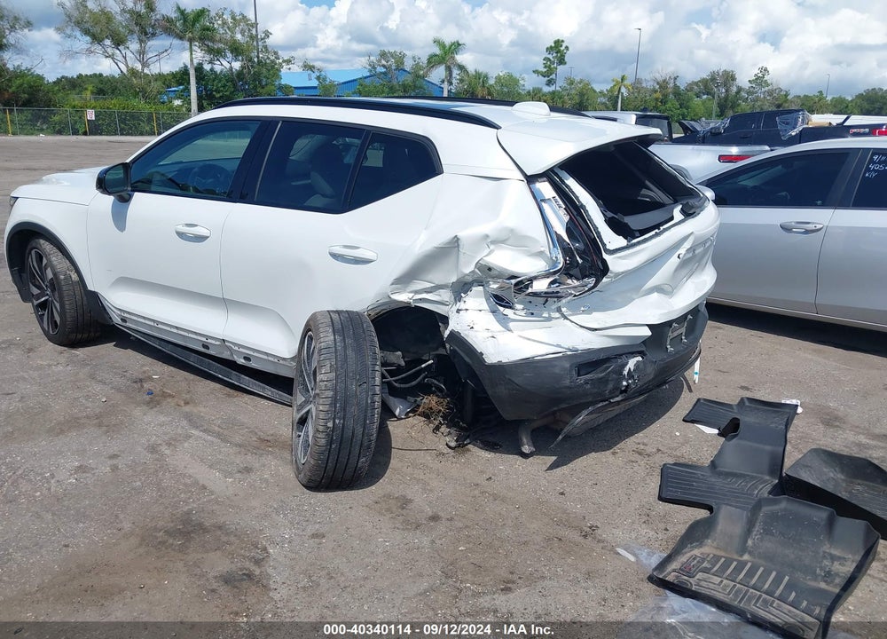 2023 VOLVO XC40 B5 PLUS DARK THEME VIN: YV4L12UL4P2985215