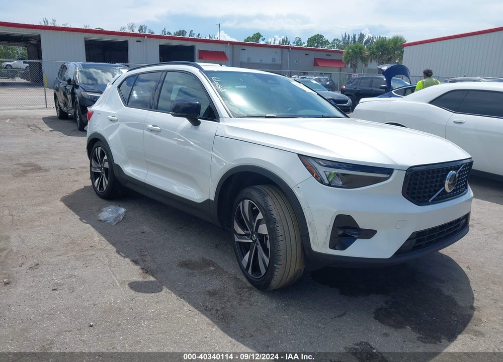 2023 VOLVO XC40 B5 PLUS DARK THEME VIN: YV4L12UL4P2985215