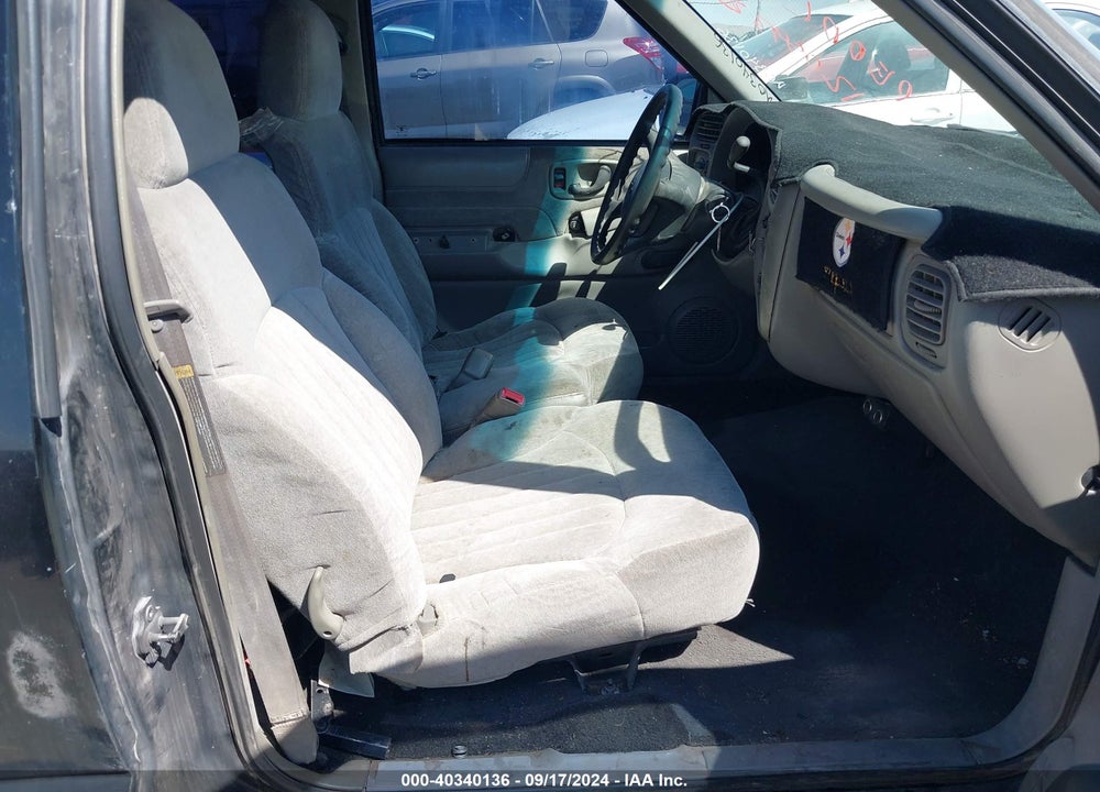 2000 CHEVROLET S-10 LS VIN: 1GCCS1446Y8174582