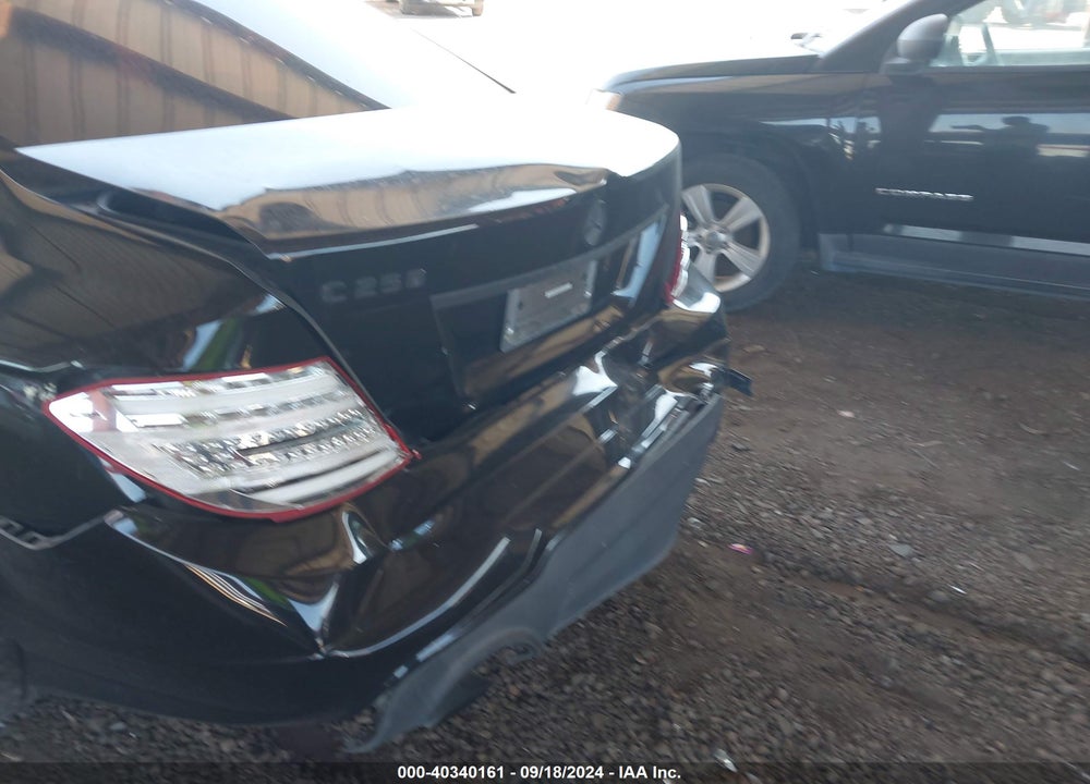 2013 MERCEDES-BENZ C 250 LUXURY/SPORT VIN: WDDGF4HB7DR255312