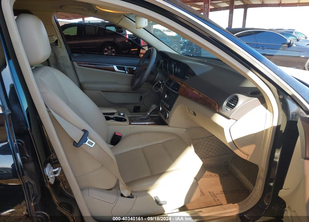 2013 MERCEDES-BENZ C 250 LUXURY/SPORT VIN: WDDGF4HB7DR255312