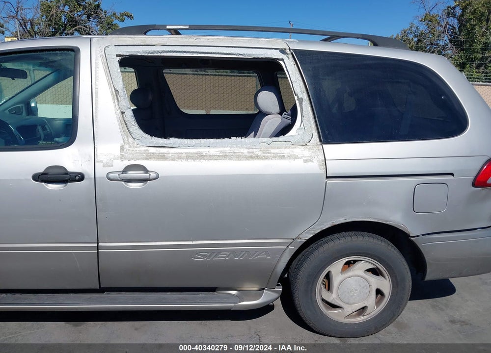 2002 TOYOTA SIENNA XLE VIN: 4T3ZF13C22U468652