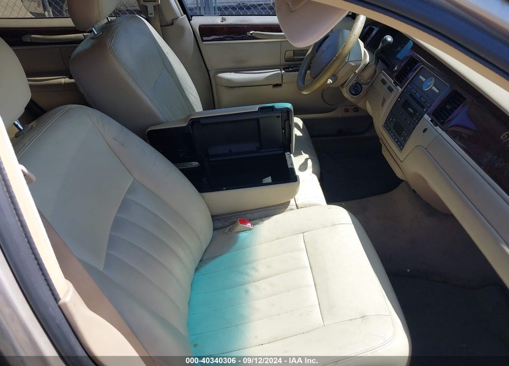 2007 LINCOLN TOWN CAR SIGNATURE VIN: 1LNHM81V97Y601351
