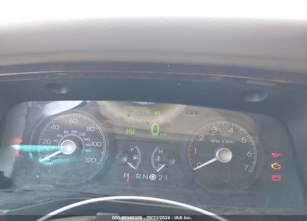 2007 LINCOLN TOWN CAR SIGNATURE VIN: 1LNHM81V97Y601351