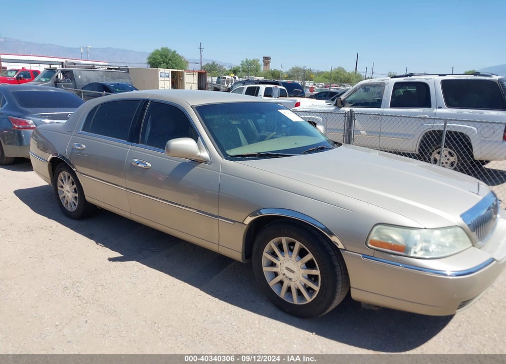 2007 LINCOLN TOWN CAR SIGNATURE VIN: 1LNHM81V97Y601351
