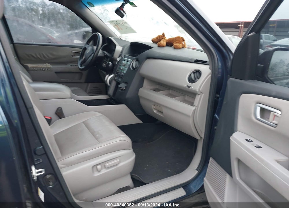 2011 HONDA PILOT EX-L VIN: 5FNYF4H53BB030011