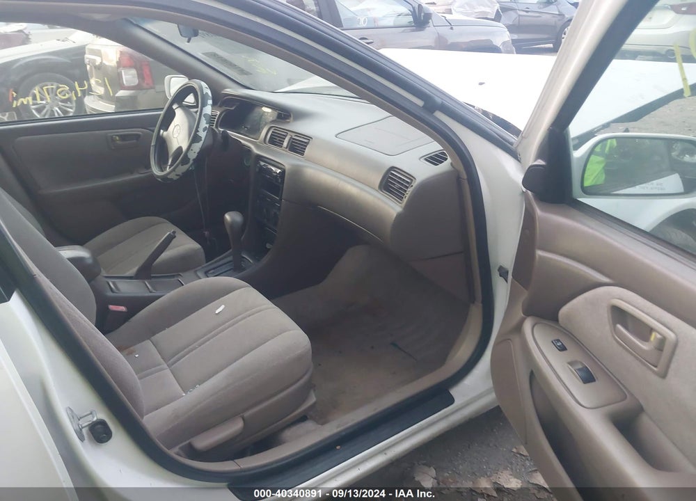 2001 TOYOTA CAMRY LE VIN: 4T1BG22K41U836611