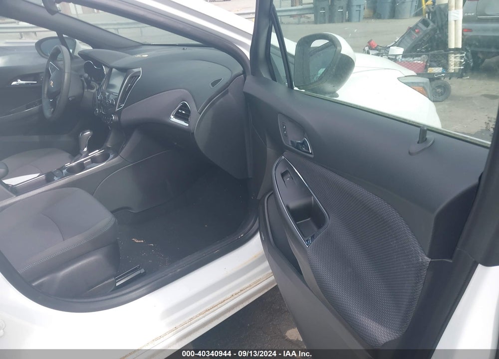 2018 CHEVROLET CRUZE LT AUTO VIN: 1G1BE5SM9J7144199