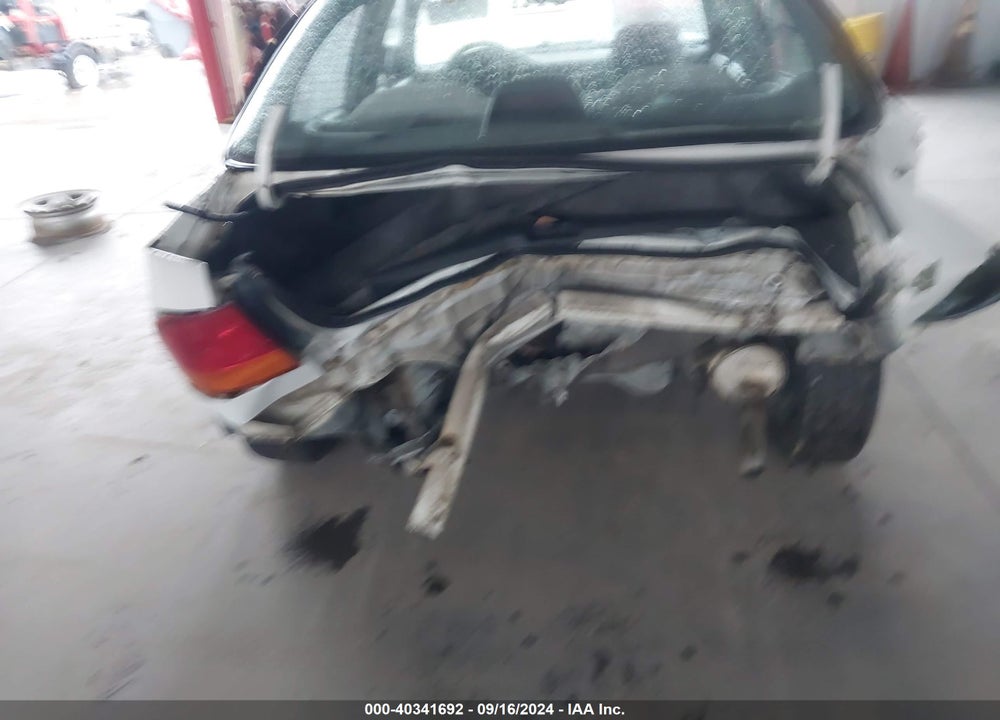 1998 HONDA CIVIC LX VIN: 2HGEJ6677WH611692
