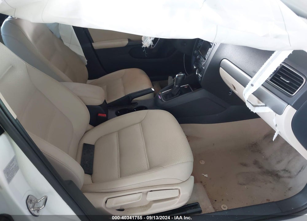 2015 VOLKSWAGEN JETTA 1.8T SE VIN: 3VWD17AJ1FM402417