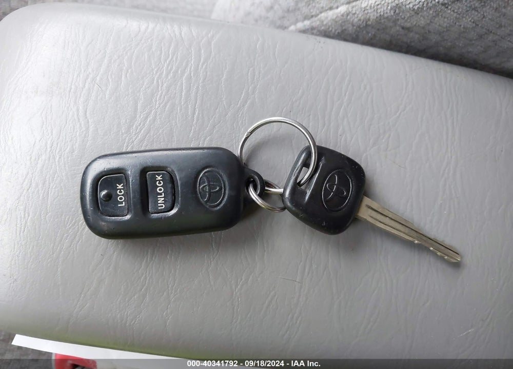 2003 TOYOTA COROLLA LE VIN: 2T1BR32E43C107832