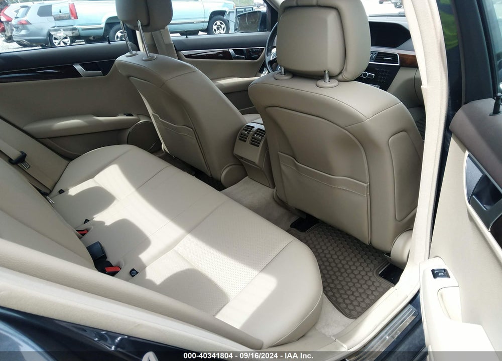 2013 MERCEDES-BENZ C 250 LUXURY/SPORT VIN: WDDGF4HB1DA858786