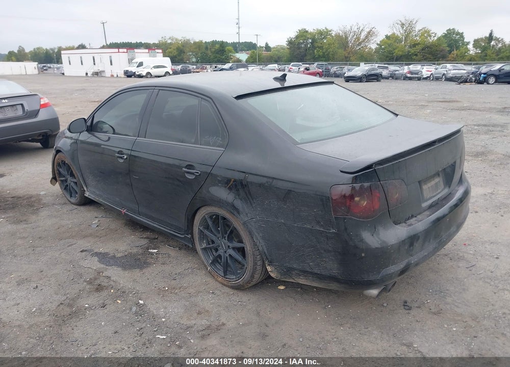 2010 VOLKSWAGEN JETTA TDI VIN: 3VWRL7AJ2AM089595