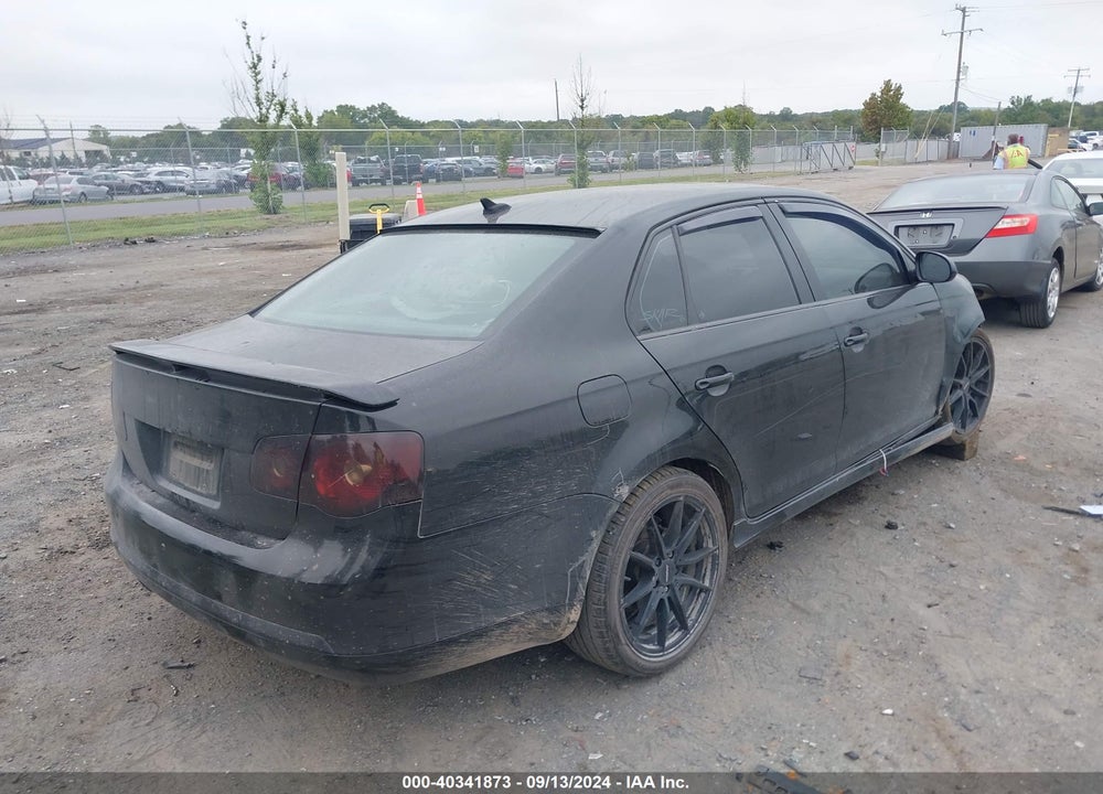 2010 VOLKSWAGEN JETTA TDI VIN: 3VWRL7AJ2AM089595