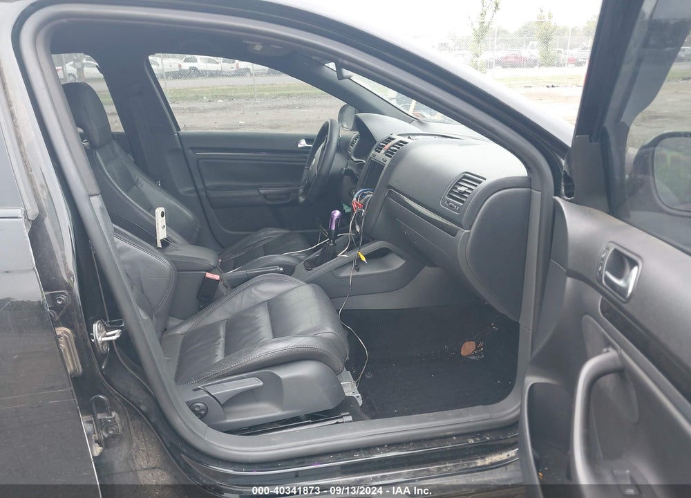2010 VOLKSWAGEN JETTA TDI VIN: 3VWRL7AJ2AM089595