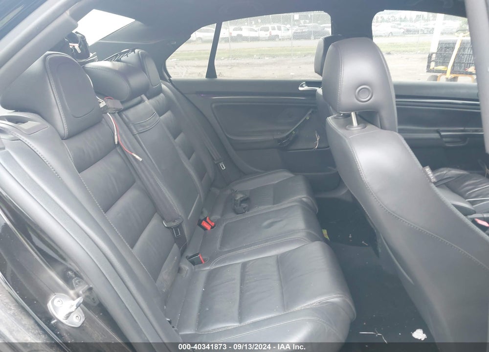 2010 VOLKSWAGEN JETTA TDI VIN: 3VWRL7AJ2AM089595