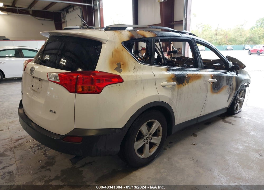 2015 TOYOTA RAV4 XLE VIN: 2T3WFREV9FW162294