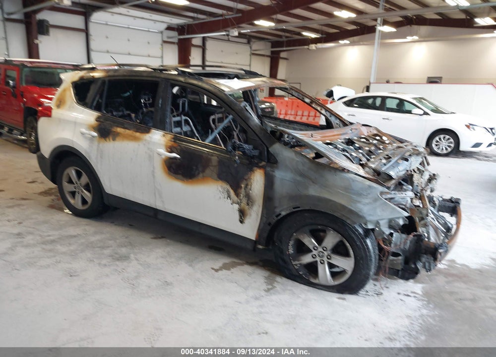 2015 TOYOTA RAV4 XLE VIN: 2T3WFREV9FW162294