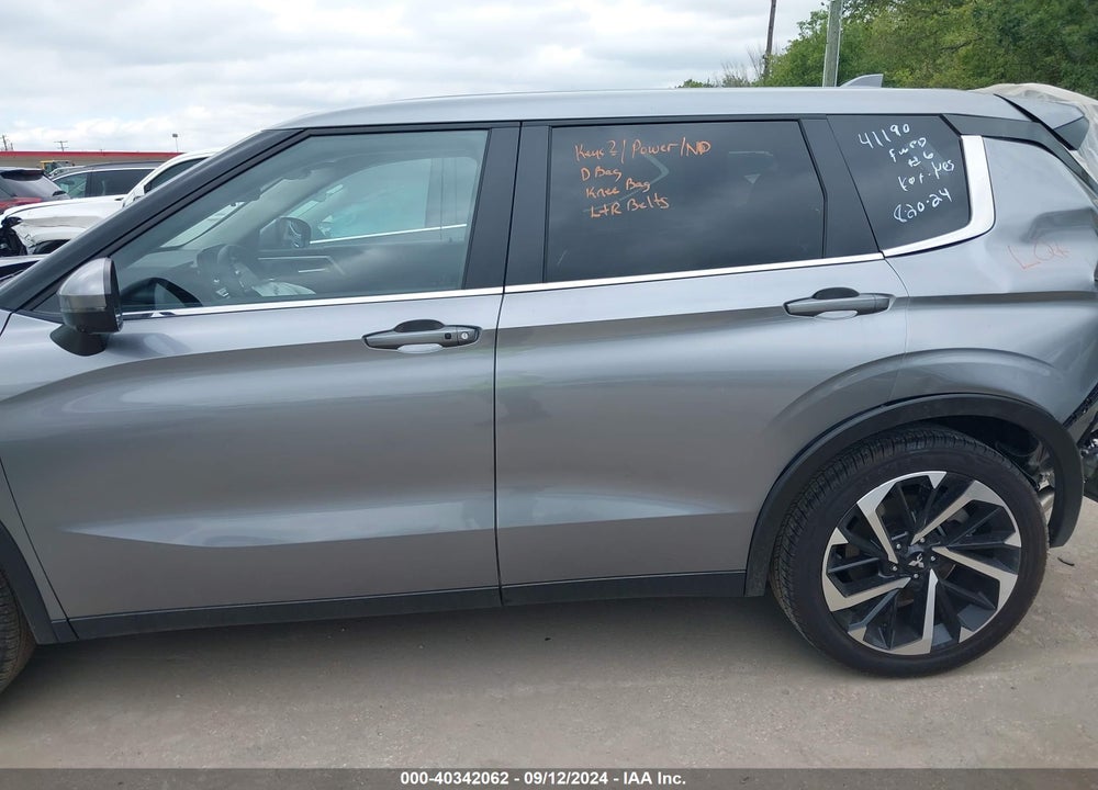 2024 MITSUBISHI OUTLANDER SE 2.5 2WD/SE BLACK EDITION S-AWC/SE BLACK EDITION W/PANO ROOF VIN: JA4J3VA84RZ038248